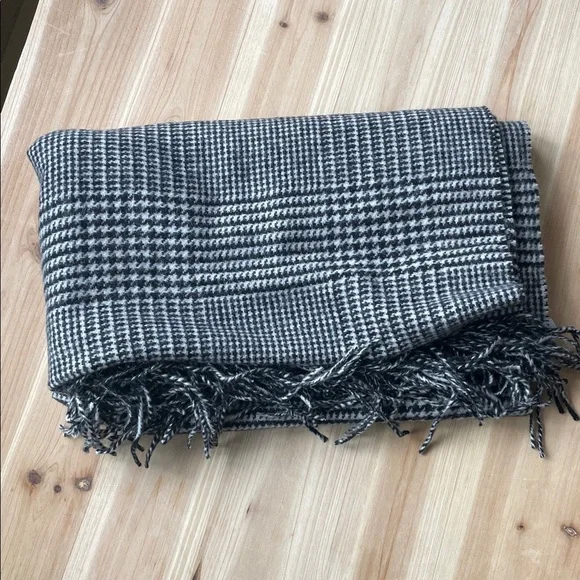 J. Crew Black and White Houndstooth Poncho Wrap - Picture 9 of 9